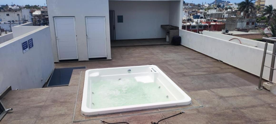 2Br-3Ba Condo Block From Beach W Rooftop Jacuzzi Mazatlan Dış mekan fotoğraf